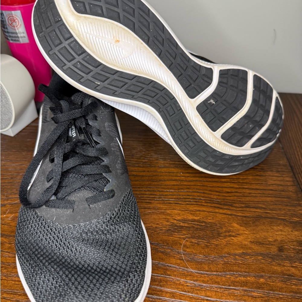 Nike Women's Black and White Athletic Shoes